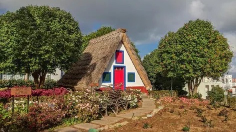 Webcam: Santana Traditional Houses | North Madeira