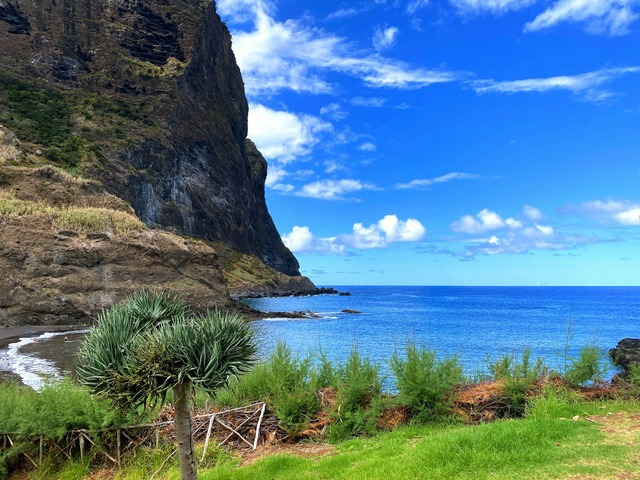 : Alagoa Beach at Porto da Cruz | Surf Spot — Porto da Cruz, Madeira Island